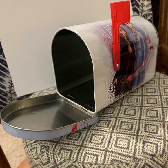 Disney Frozen miniature mailbox. - Picture 2 of 3